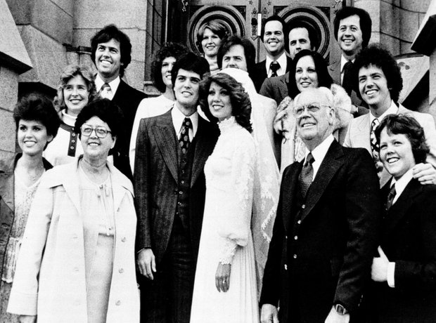 Donny marries Debra in 1978.
