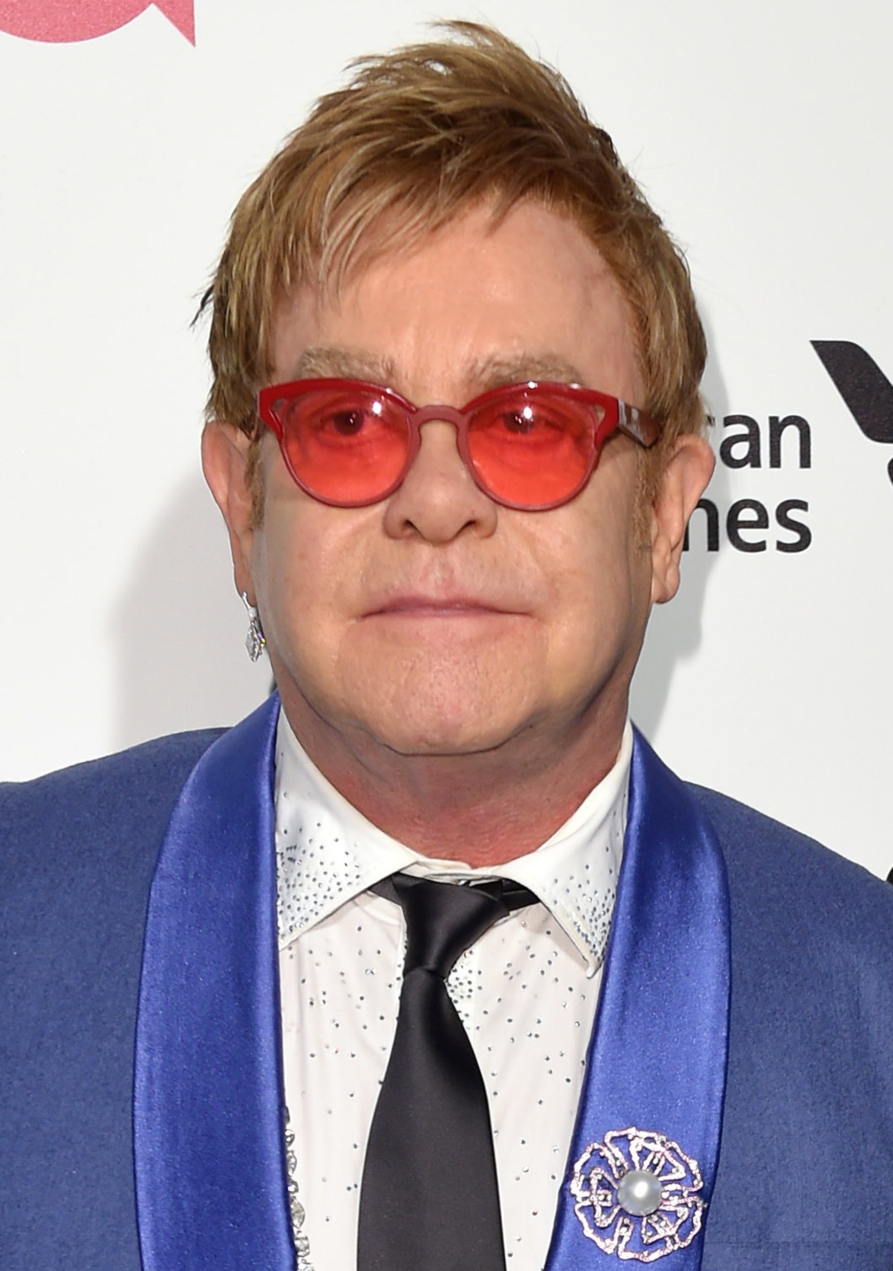Elton John apologises to steward