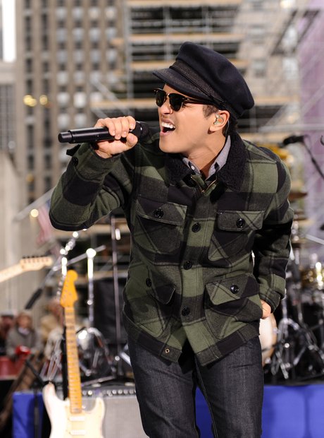 Bruno Mars What Is His Height Who Is His Girlfriend And More