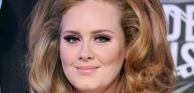  Adele arrives at a Award ceremony