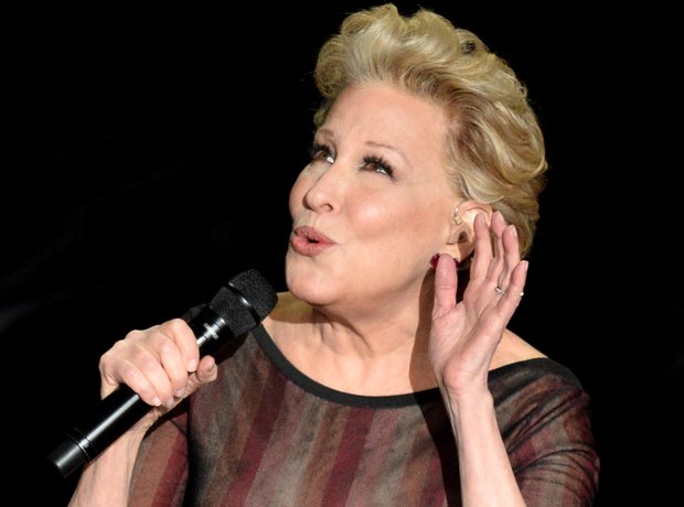 Bette Midler at the Oscars 2014 live