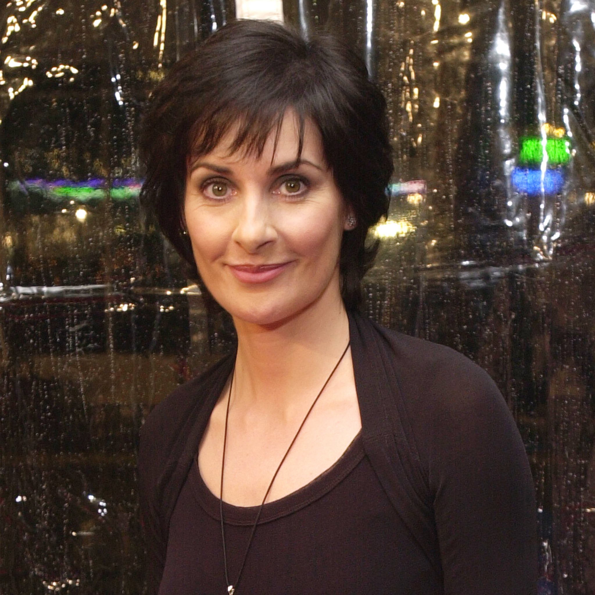 enya-1394541867.jpg