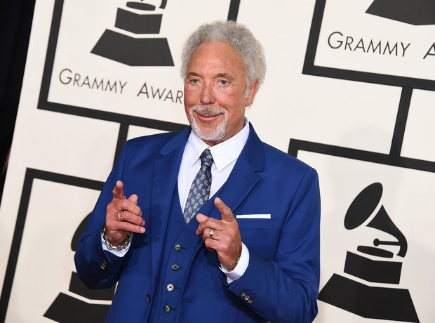 Tom Jones arrives at the Grammy Awards 2015
