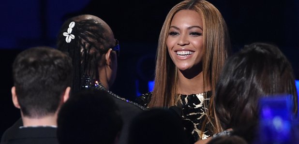 Beyonce greets Stevie Wonder