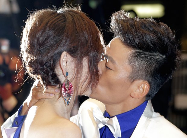 Ma Rong and Baoqiang Wang kiss