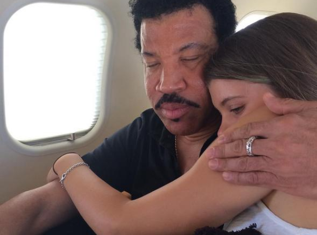 Lionel Richie and daughter on a plane