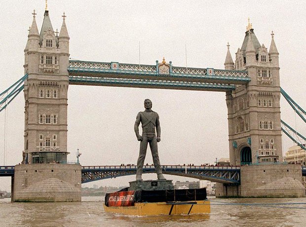 Michael Jackson statue on Thames 1995