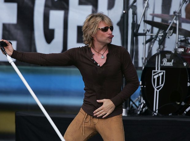 Funny Faces Pulled On Stage