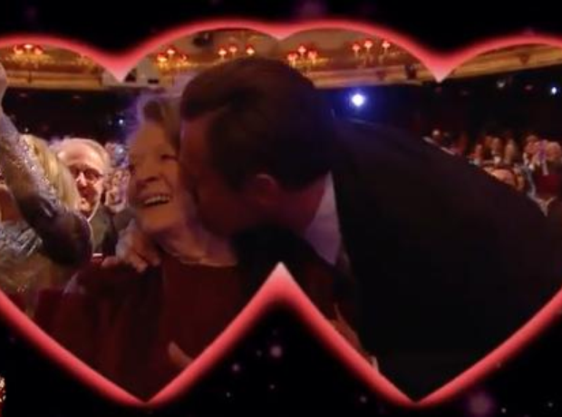Maggie Smith and Leonardo Kiss Cam