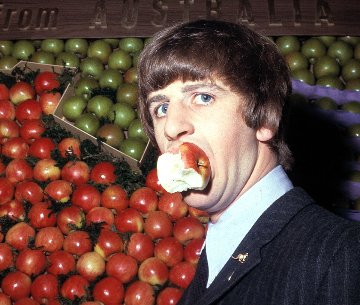 Ringo Starr eating an apple