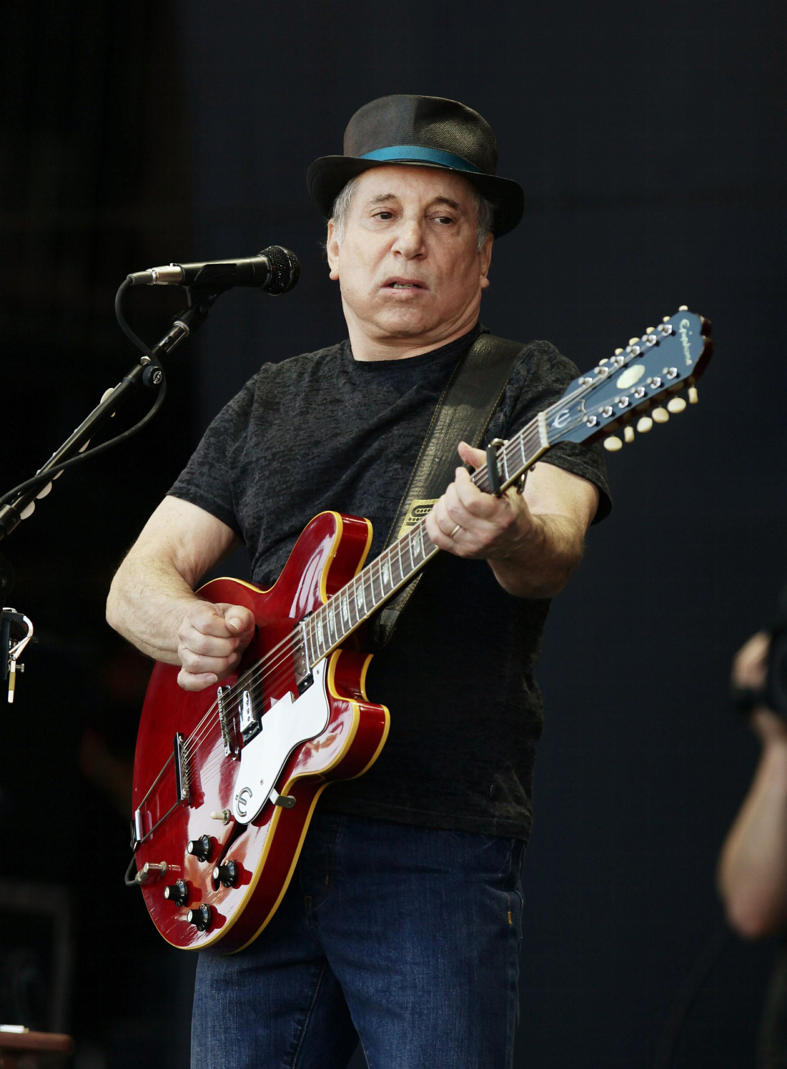 Paul Simon facts What is his height, who is his wife and how old is he