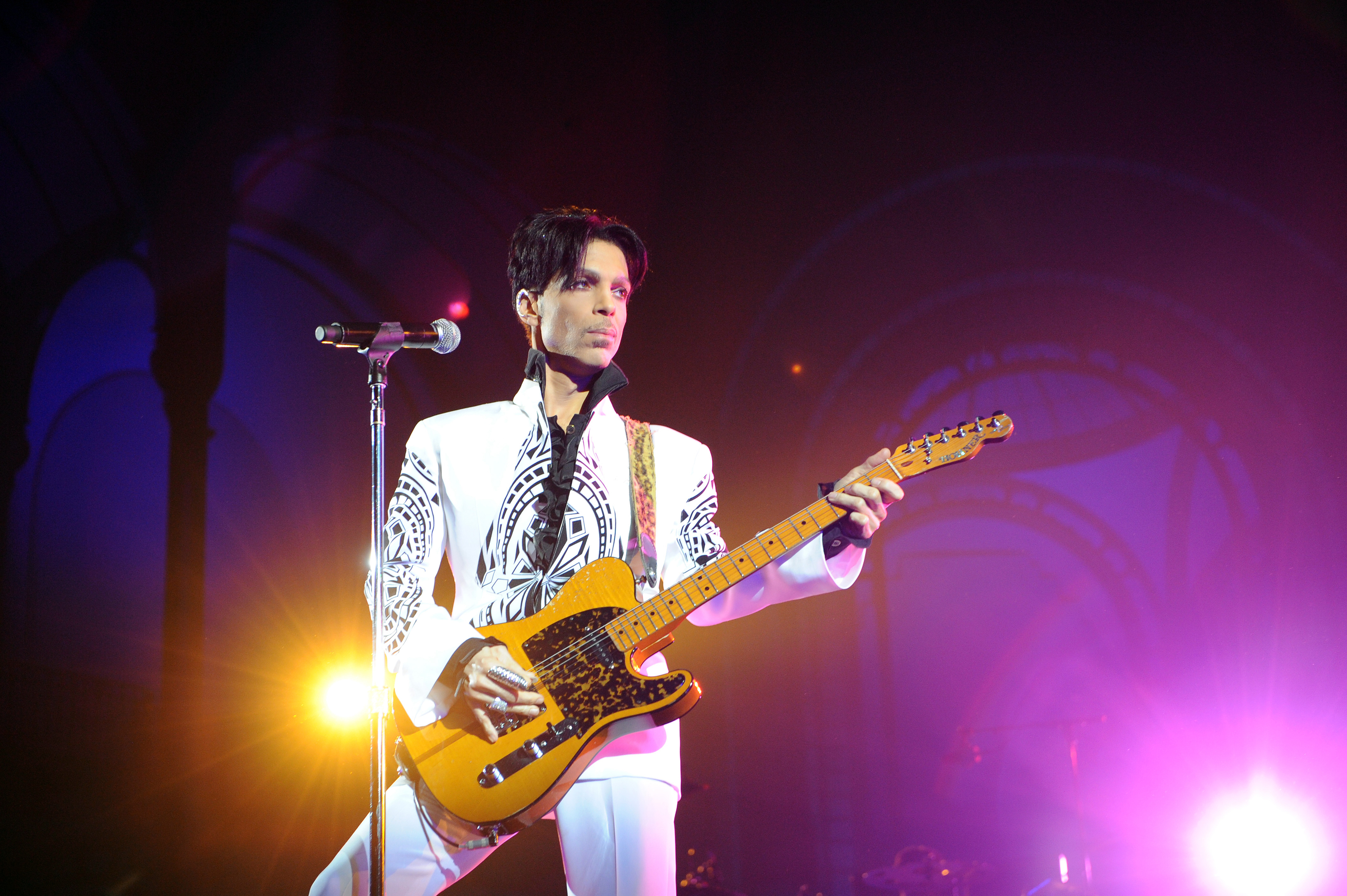 Prince performing 2009