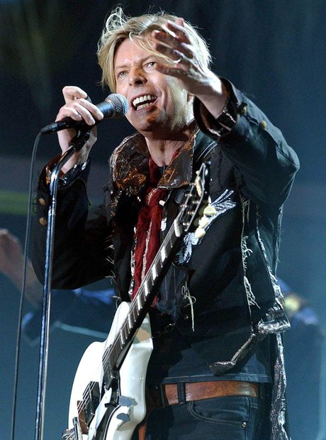 David Bowie wins Best British Male Solo Artist - All The Pictures From ...