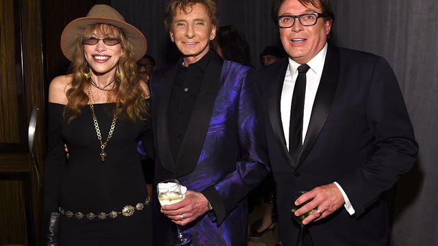 Barry Manilow Describes Wedding To Husband As 'Emotional' - Smooth