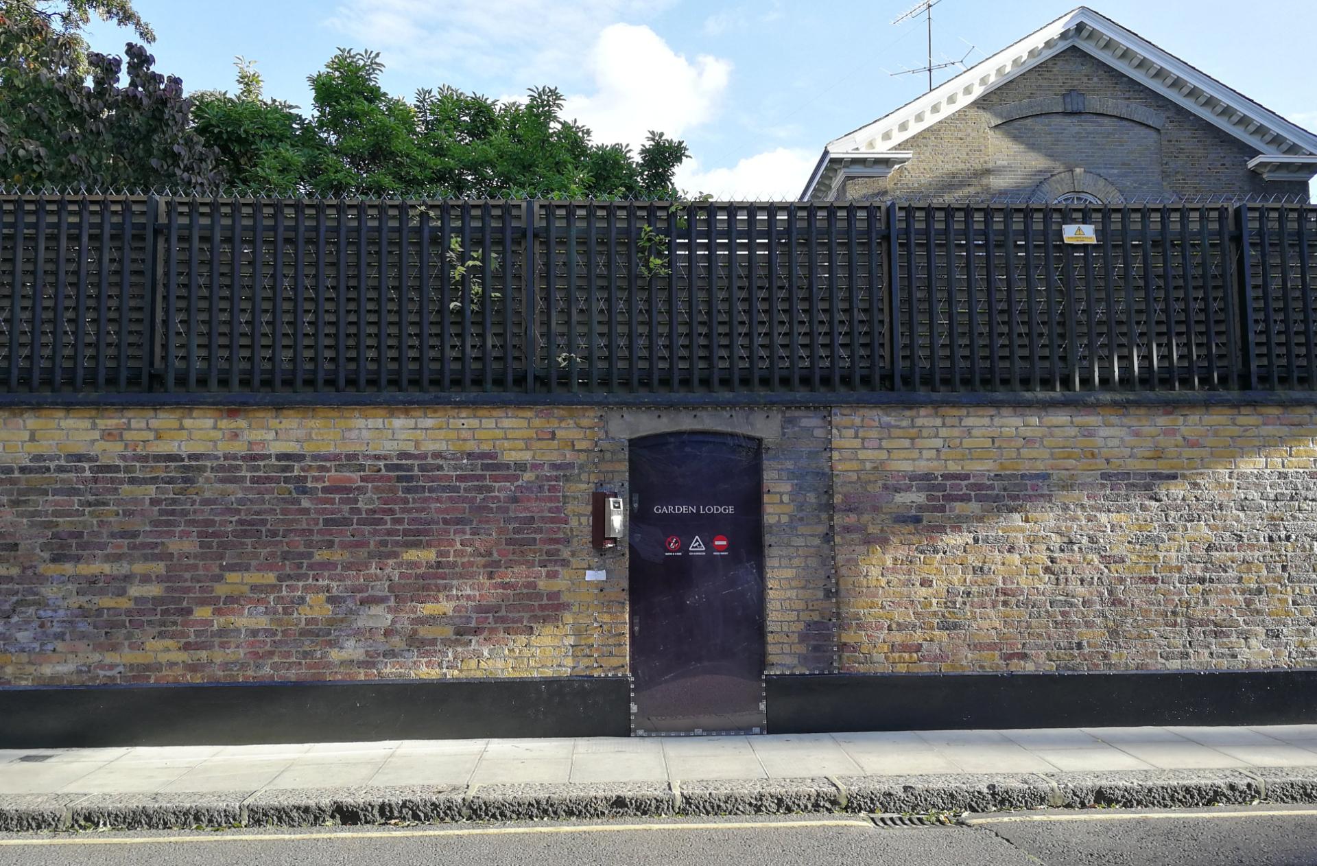 Freddie Mercurys Home In Kensington Christmas 2022 Freddie Mercury's Ex Angers Fans By Taking Down A Shrine To Rock Icon -  Smooth