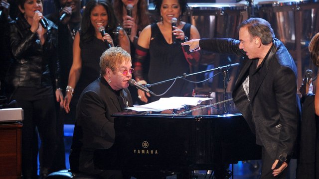 Sir Elton John and inductee Neil Diamond perform 