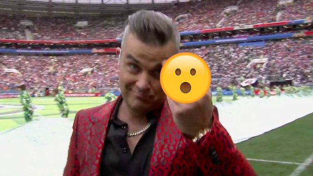 Robbie Williams middle finger